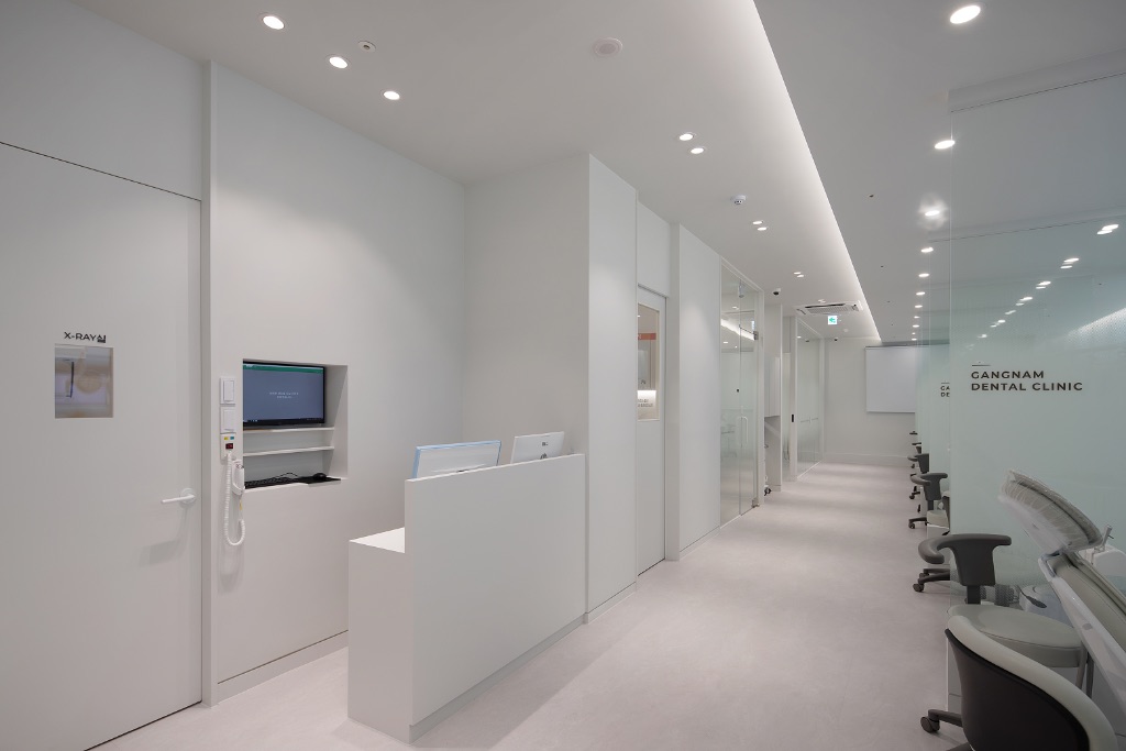 강남치과의원 X-RAY실과 진료 복도